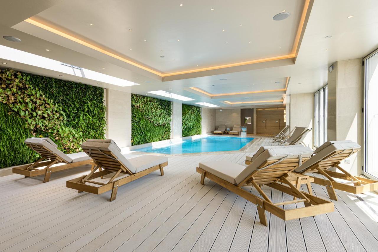 Holiday Inn Thessaloniki By Ihg Kültér fotó The spa at The Dorchester
