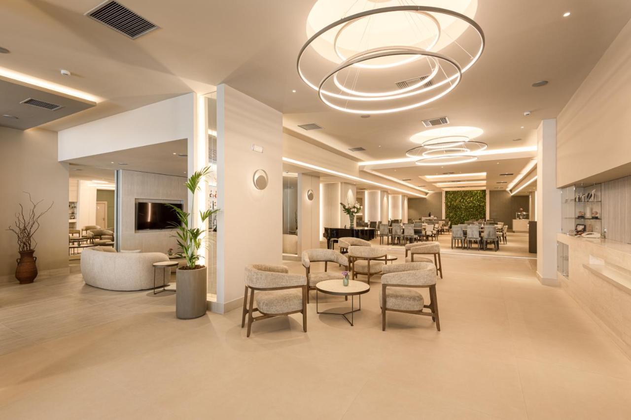 Holiday Inn Thessaloniki By Ihg Kültér fotó The interior of the lounge
