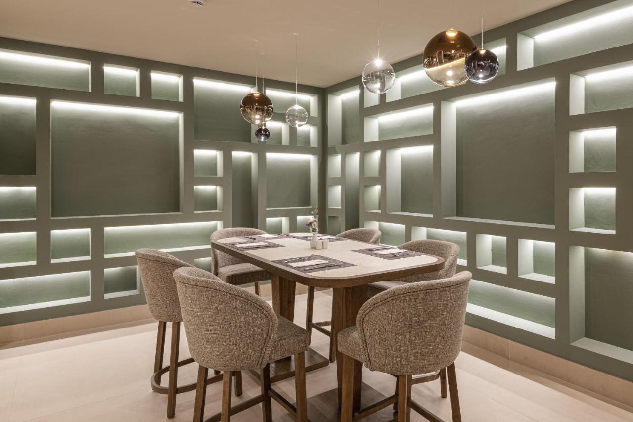 Holiday Inn Thessaloniki By Ihg Kültér fotó The private dining room at the restaurant