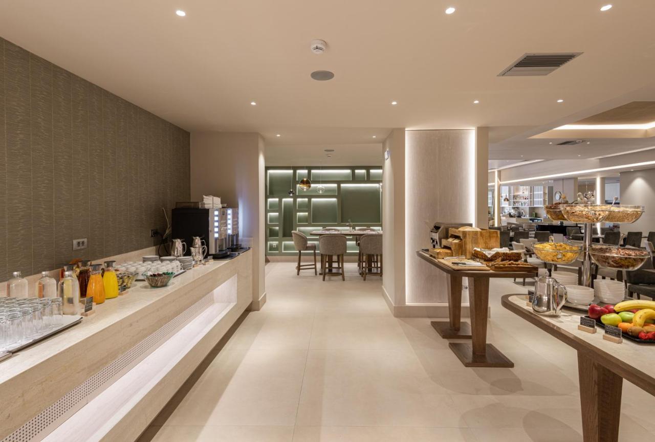 Holiday Inn Thessaloniki By Ihg Kültér fotó The lounge at London Heathrow Airport