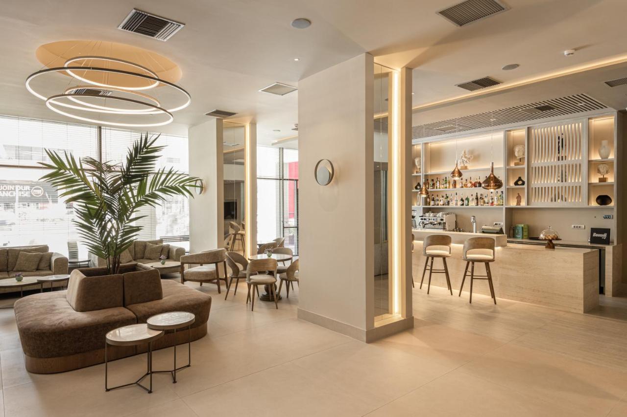 Holiday Inn Thessaloniki By Ihg Kültér fotó The interior of the lounge